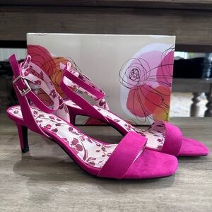 Amelia Grace Kitten Heel Sandals Microsuede Rosey/Pink Women's 8.5 like new